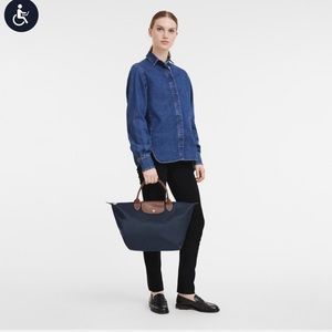 💯Longchamp size medium in gray color.